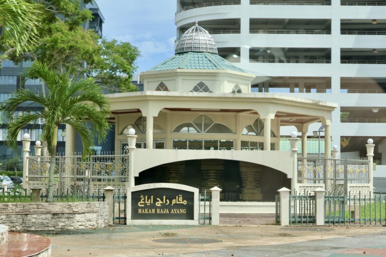Raja Ayang Mausoleum
