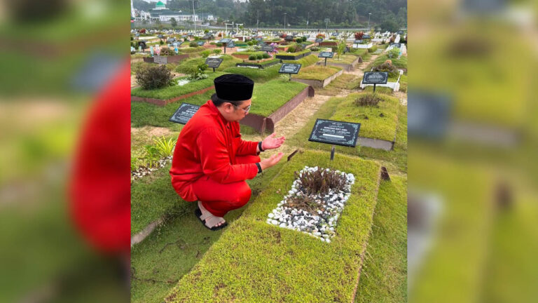 Ilustrasi calon ph paroi untuk artikel Calon PH Paroi ziarah pusara isteri sebelum penamaan