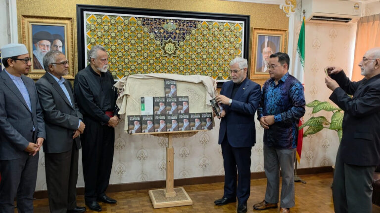 Ilustrasi the loving father untuk artikel Kedutaan Iran Luncurkan The Loving Father Kenang Khamenei