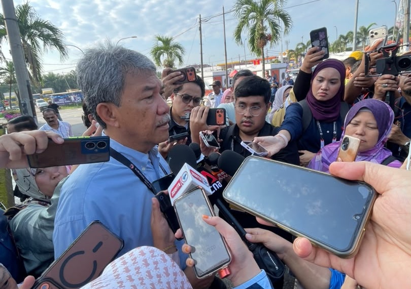 Tok mat wisma putra: Tok Mat Kembali Urus Wisma Putra Saat… Ilustrasi tok mat wisma putra untuk artikel Tok mat wisma putra: Di Tengah PRN, Tok Mat Kembali Urus Wisma…